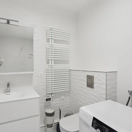 Chic Et Minimaliste Batignolle/montmartre By Weekome