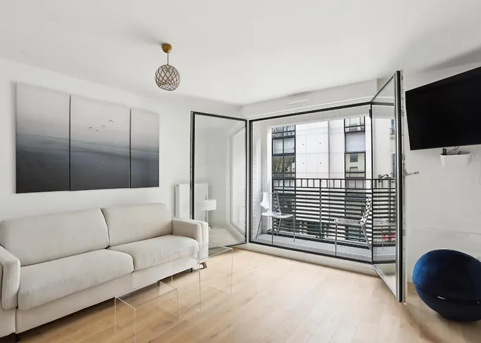Chic Et Minimaliste Batignolle/montmartre By Weekome Paris